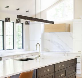 Cerno Una 66 With Lutron Linear Pendant