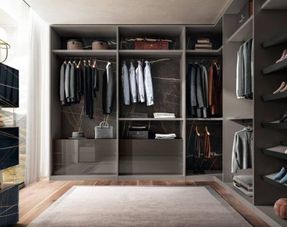 Lago Outfit Walk-In-Closet