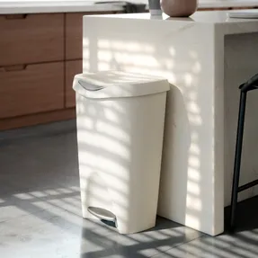 Umbra Brim Step On Trash Can