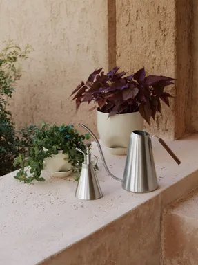 Audo Hydrous Planter
