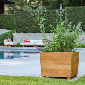 Countrycasualteak Studio Small Square Planter W/ Commercial-grade Liner