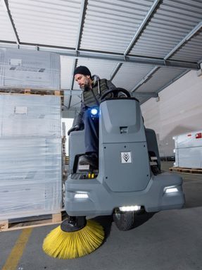 Kärcher Vacuum Sweeper Km 100/120 R Bp Pack Li+fc
