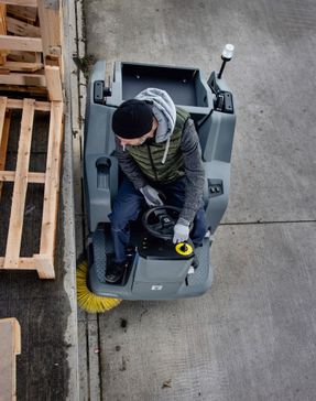 Kärcher Vacuum Sweeper Km 100/120 R Bp Pack Li+fc