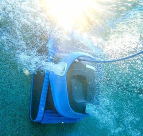 Maytronics Dolphin S400 Pool Cleaner