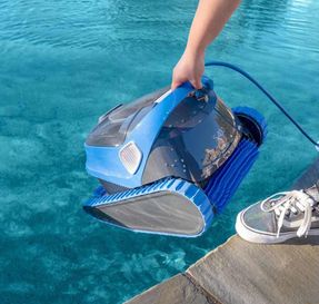 Maytronics Dolphin S400 Pool Cleaner
