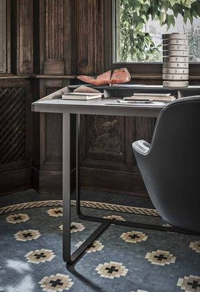 Frag Twain Desks