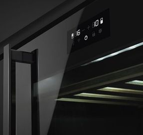 Smeg Wi-Fi Built-in Wine Cooler