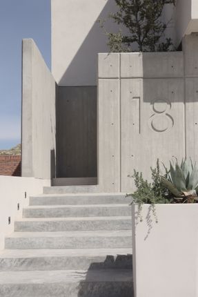 House Dieciocho