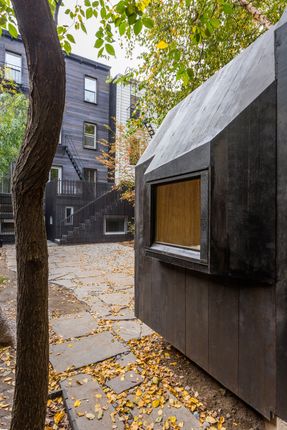 Blurring Boxes Residence