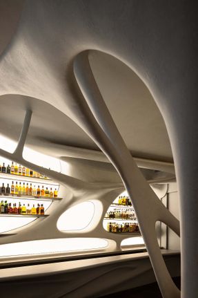 Tan90° Bar