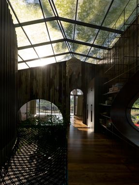 Tree House By The Lake