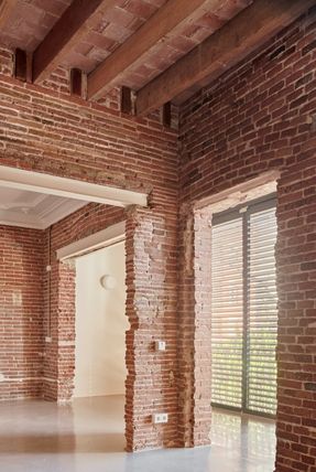 Comprehensive Housing Renovation in Barcelona