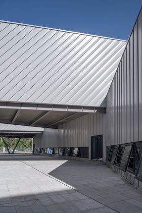 Yue & Yue: Art Museum + Equestrian Hall