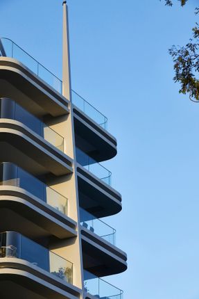 Pointe Living Apartment
