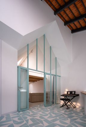 NHÀ QUANH SÂN House
