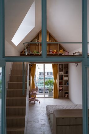 NHÀ QUANH SÂN House