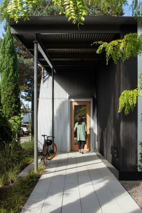 Skylab Headquarters + SkylabSHOP
