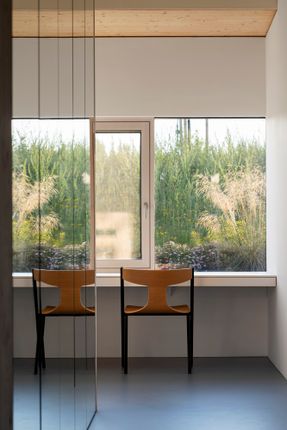 Rdom 2 House