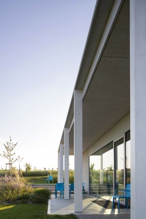 Rdom 2 House