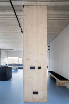 Rdom 2 House