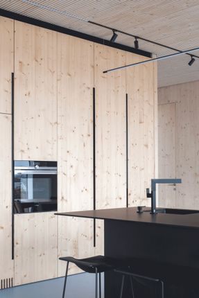 Rdom 2 House
