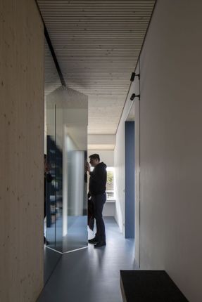 Rdom 2 House