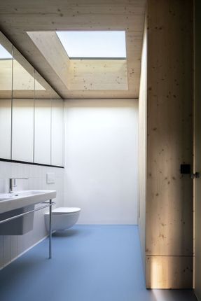 Rdom 2 House