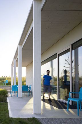 Rdom 2 House