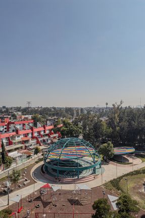 UH INFONAVIT Iztacalco Housing Unit and Public Space