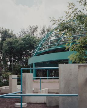UH INFONAVIT Iztacalco Housing Unit and Public Space