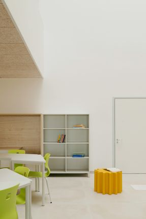 Liceo Montale Pontedera School