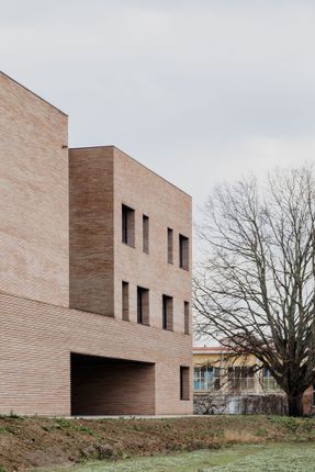 Liceo Montale Pontedera School