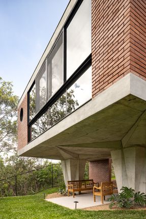House of the 7 Trees