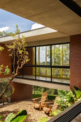House of the 7 Trees