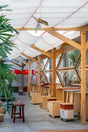 Renovation Design For The Metal Hands Coffee Youyi Store Garden Branch