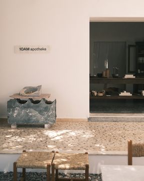 Concept Store & Bar 1oam Apotheke