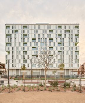 Glories Square 60 Social Housing Units / SV60 Arquitectos