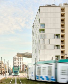 Glories Square 60 Social Housing Units / SV60 Arquitectos