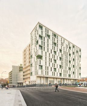 Glories Square 60 Social Housing Units / SV60 Arquitectos