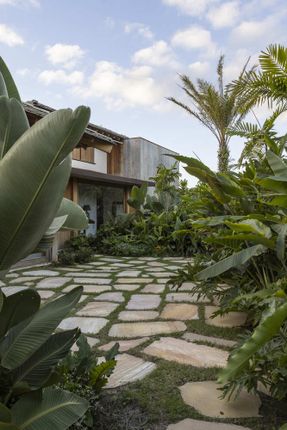 Ība House