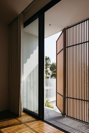House of Dancing Light / Freight Architects
