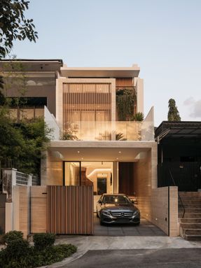House of Dancing Light / Freight Architects
