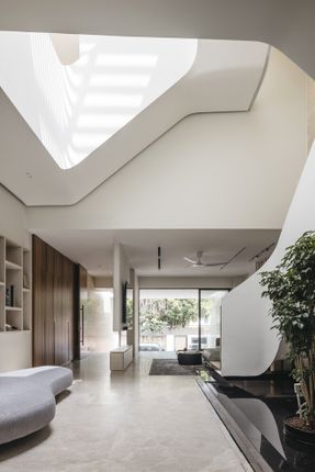 House of Dancing Light / Freight Architects