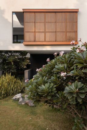 Cantilever Residence