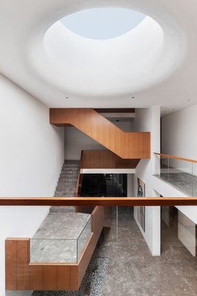 Cantilever Residence