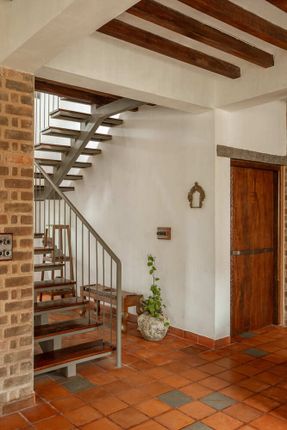 Adorn House