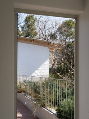 Two Sides House