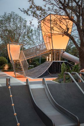 Traditional Chinese Aesthetic Children's Space Under Kongming Lantern