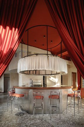Barbara Bar And Restaurant