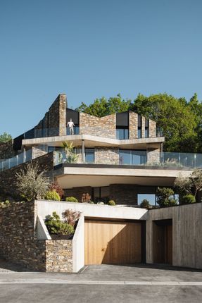 Villa W
